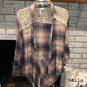 Women’s cute open front flannel with Women’s blouse/open front. Large